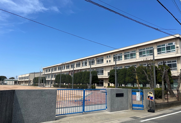 市立広畑第二小学校まで徒歩約7分