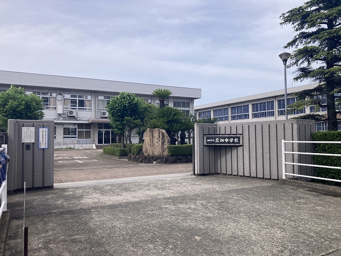 市立広畑中学校まで徒歩約9分