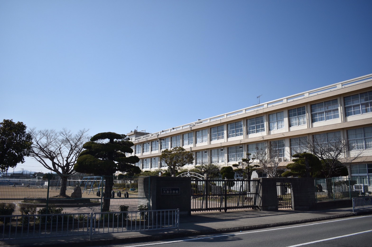姫路市立大津小学校まで徒歩20分(1600m)