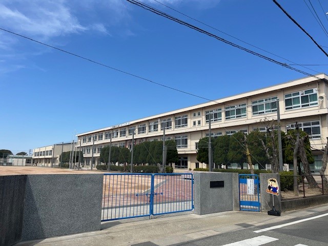 姫路市立広畑第二小学校まで徒歩15分